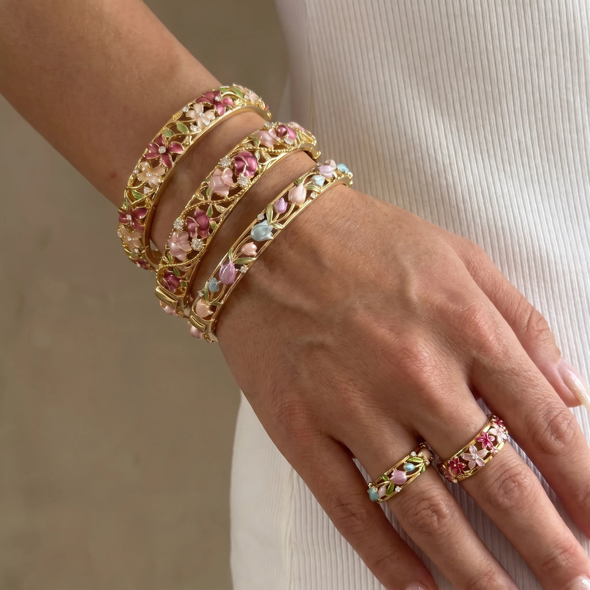 Vintage Hollow Enamel Flower Bracelet